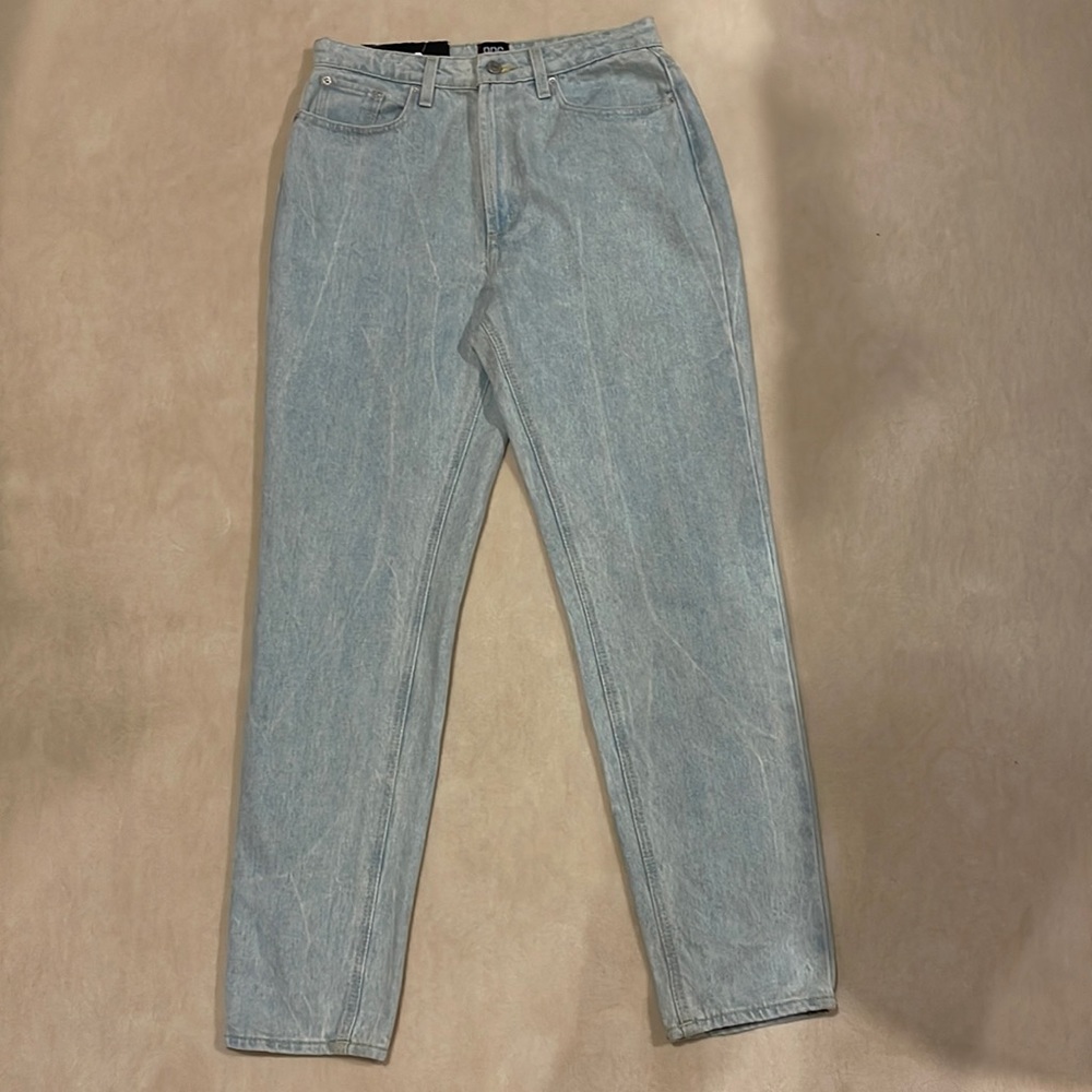 NWT BDG MOM HIGH-RISE JEANS in 29